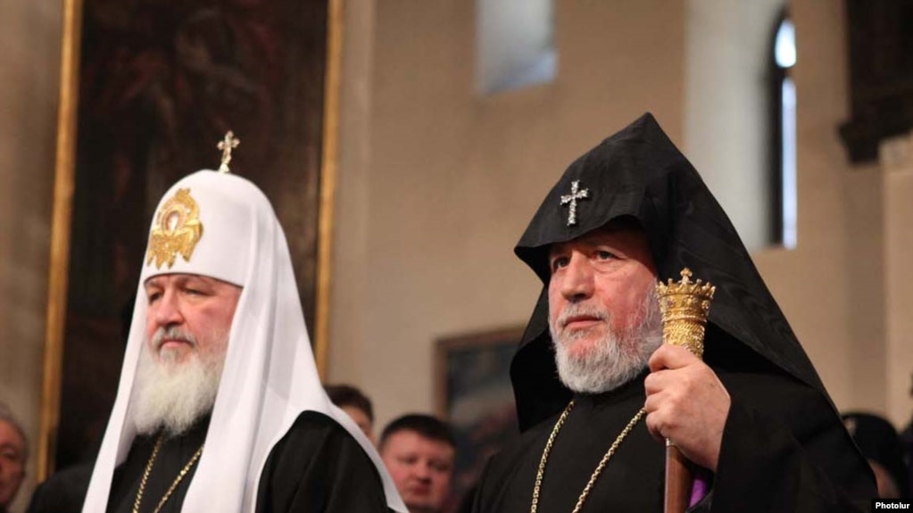 Catholicos Karekin II and Patriarch Kirill preside over a joint prayer service in Echmiadzin, March 16, 2010