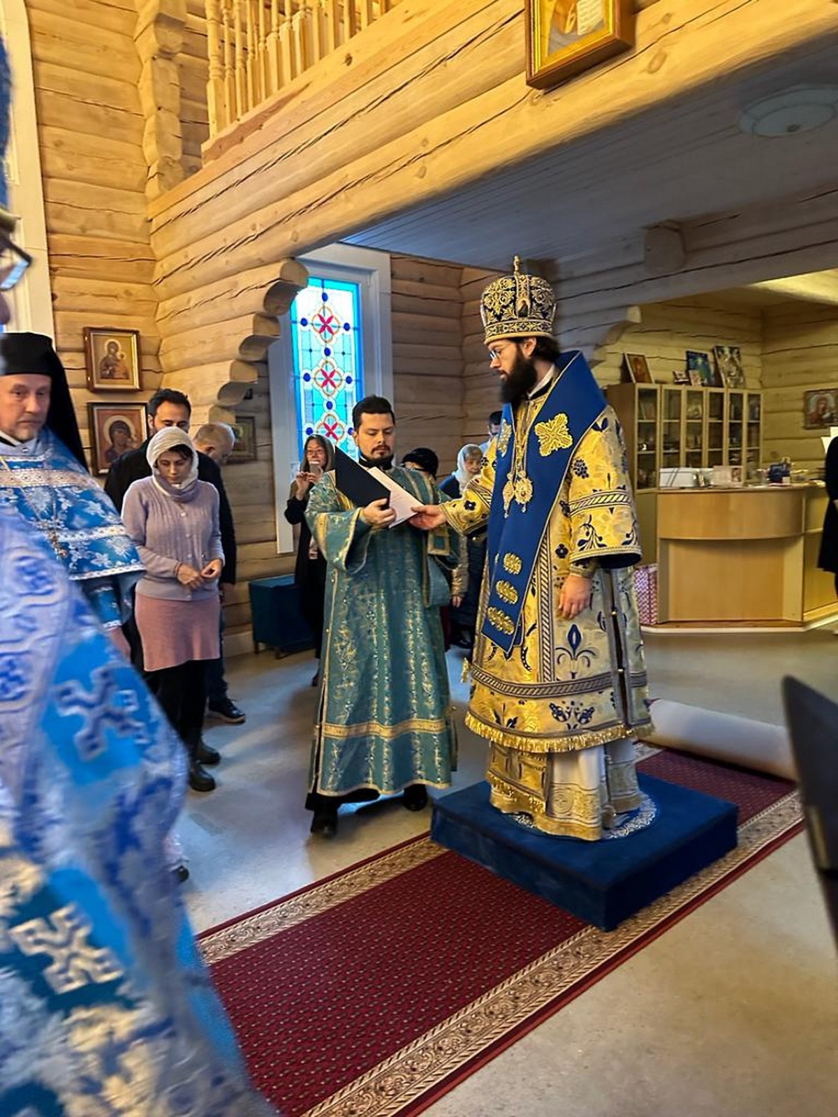 Metropolitan Anthony of Volokolamsk presenting awards at the Moscow Patriarchate parish in Västerås, Sweden, November 2023.